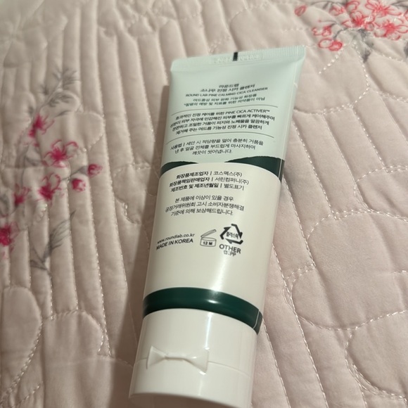 Round lab cleanser - Picture 2 of 2